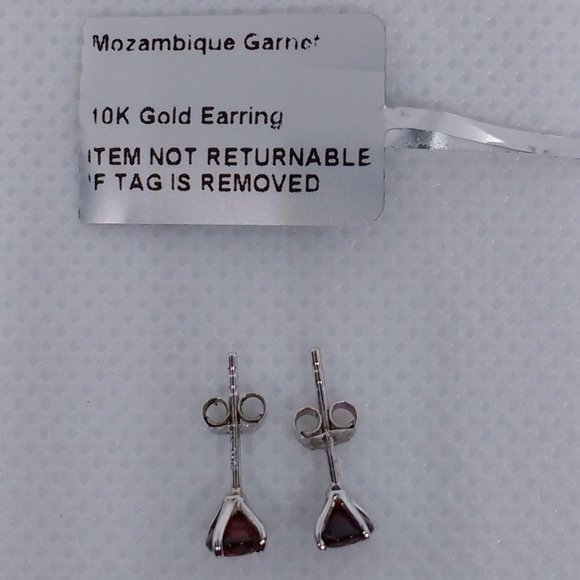 beautiful, 10k solid white gold garnet earrings - Picture 3 of 6